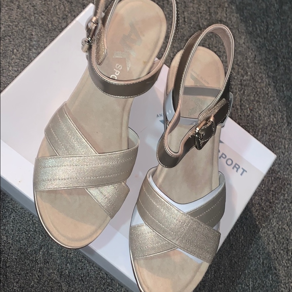 Ann Klein 9.5 women’s gold open toe shoes.